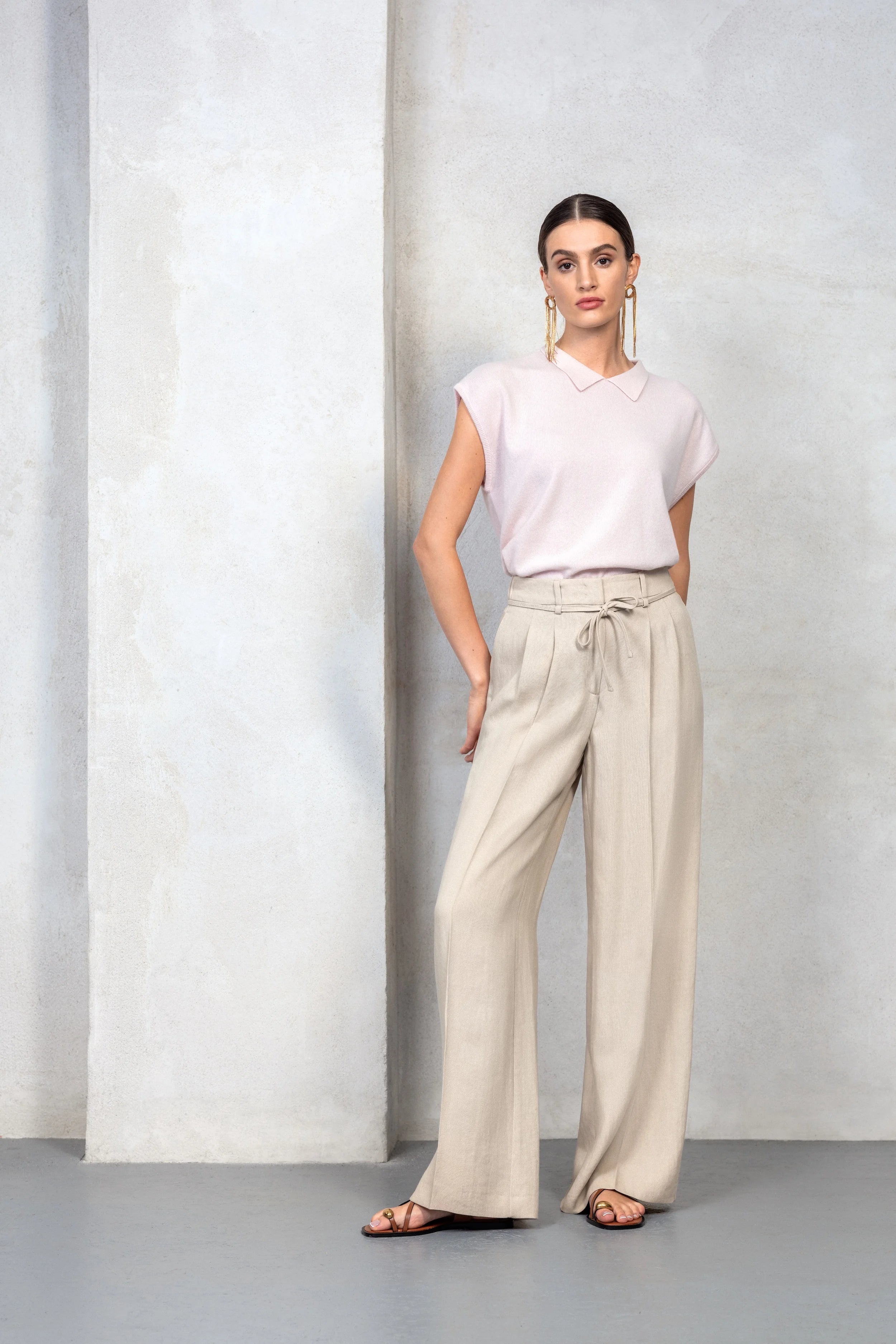 Knitted Sleeveles Collar Top