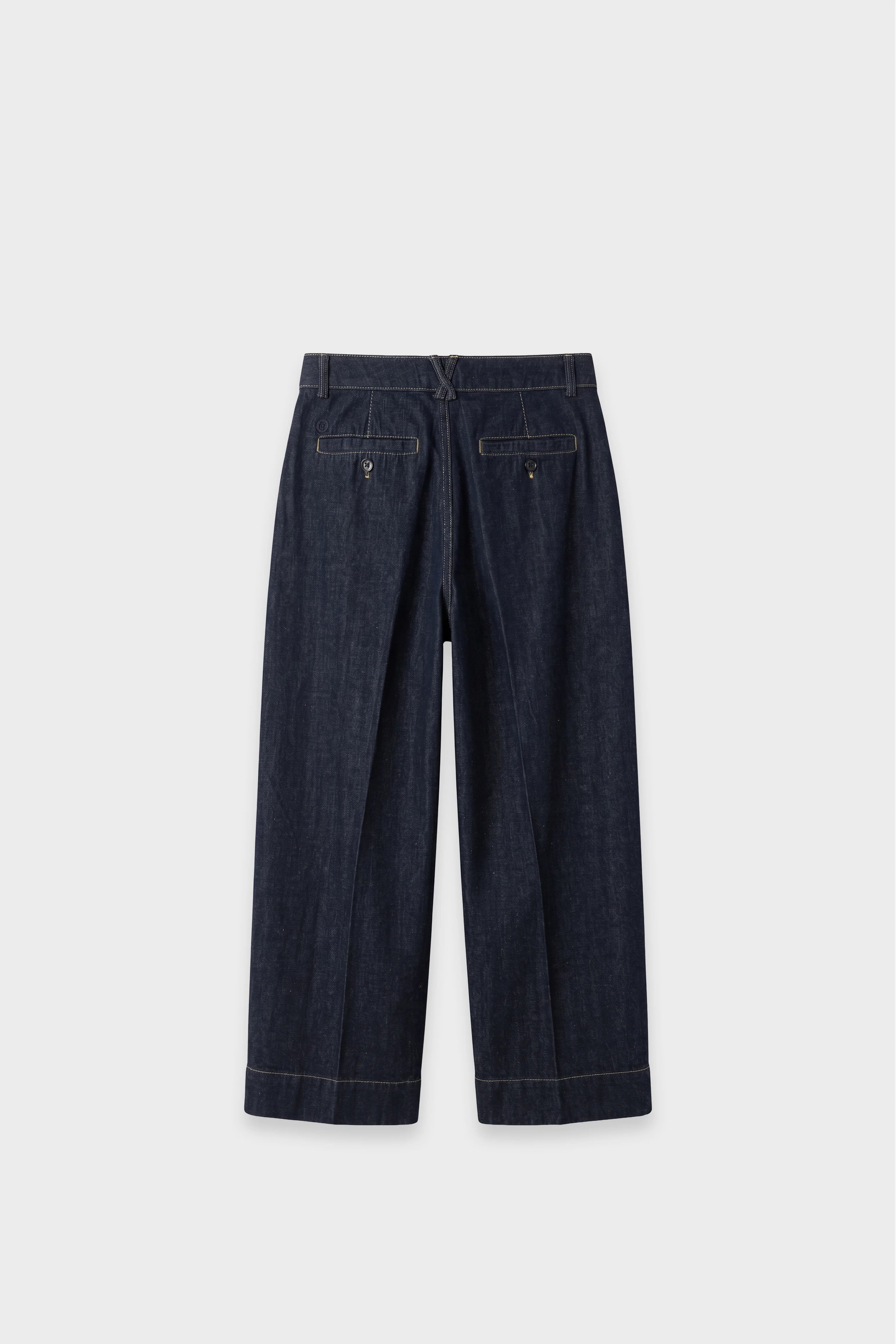 O-Shaped_Pleated_Pants_back_denim