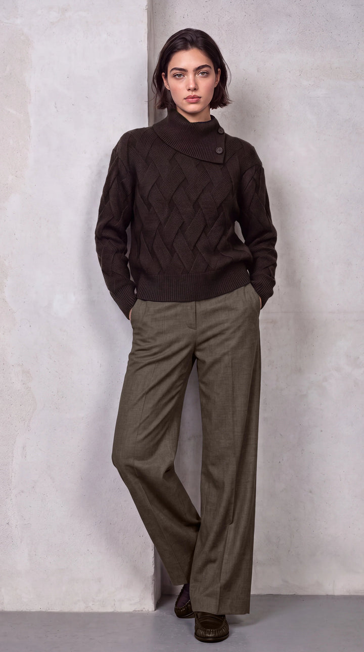Relaxed Wide Pants model 