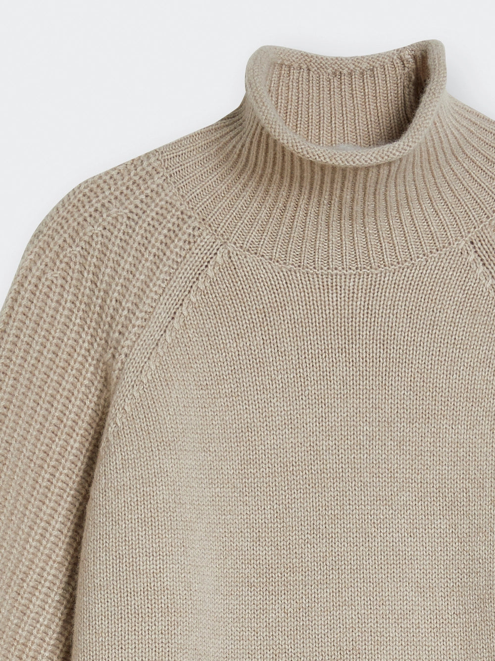 chunky sleeve cashmere sweater front detail